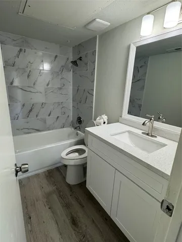 $139,500 | 10555 Turtlewood Court, Unit 909, Houston, TX 77072