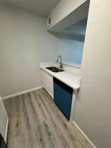 $139,500 | 10555 Turtlewood Court, Unit 909, Houston, TX 77072