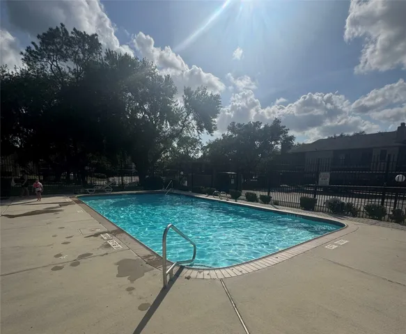 $139,500 | 10555 Turtlewood Court, Unit 909, Houston, TX 77072