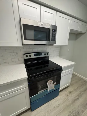 $139,500 | 10555 Turtlewood Court, Unit 909, Houston, TX 77072