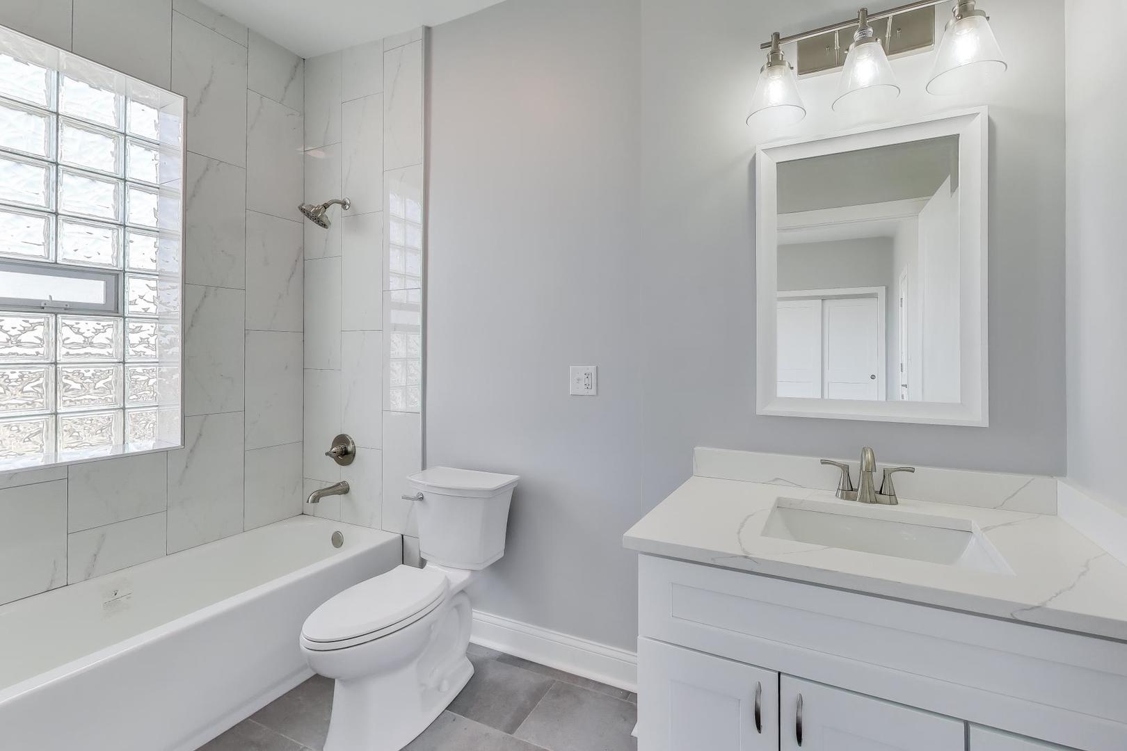 313 East 60th Street, Unit 4 Chicago, IL 60637 - Photo 35 of 46