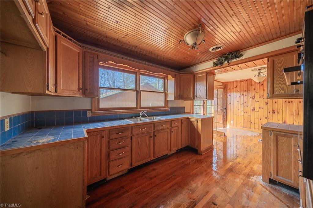 3089 Pipers Gap Road Mount Airy, NC 27030 - Photo 8 of 20