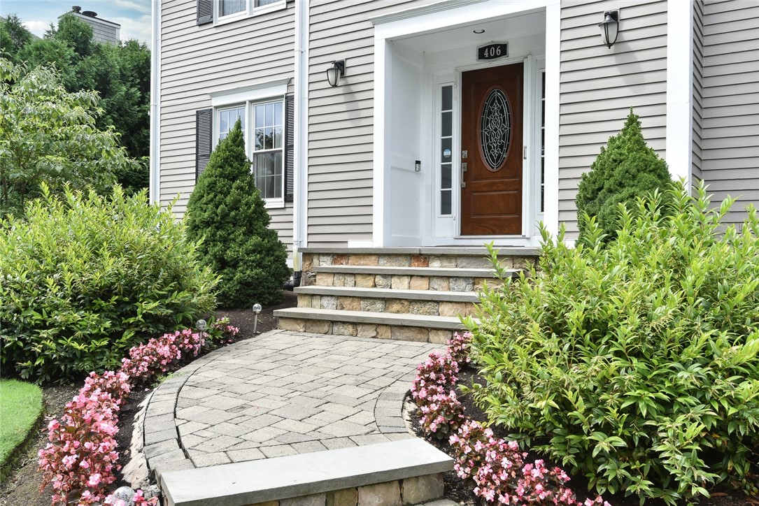 406 Wickham Road North Kingstown, RI 02852 - Photo 3 of 42 Gallery Image 3