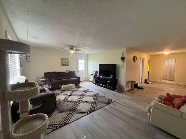 $289,900 | 100 4343p Lane, Clinton, MO 64735