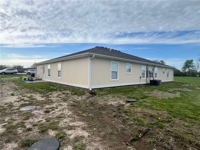 $289,900 | 100 4343p Lane, Clinton, MO 64735