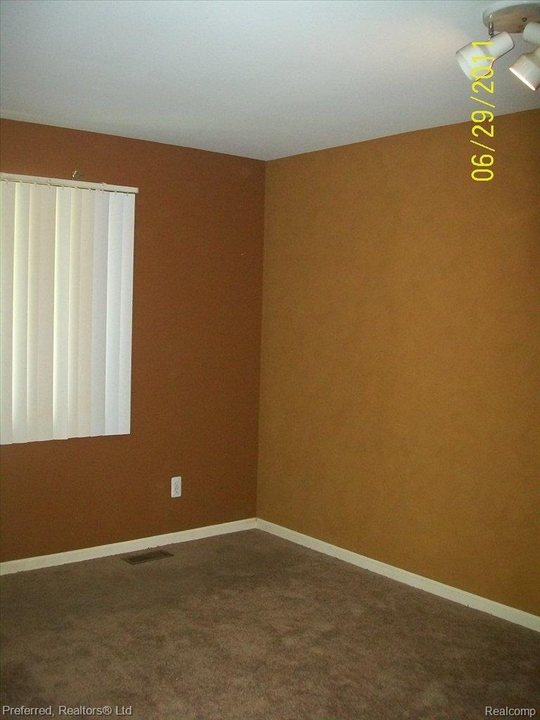 648 Decker Road Walled Lake, MI 48390 - Photo 12 of 22 Master