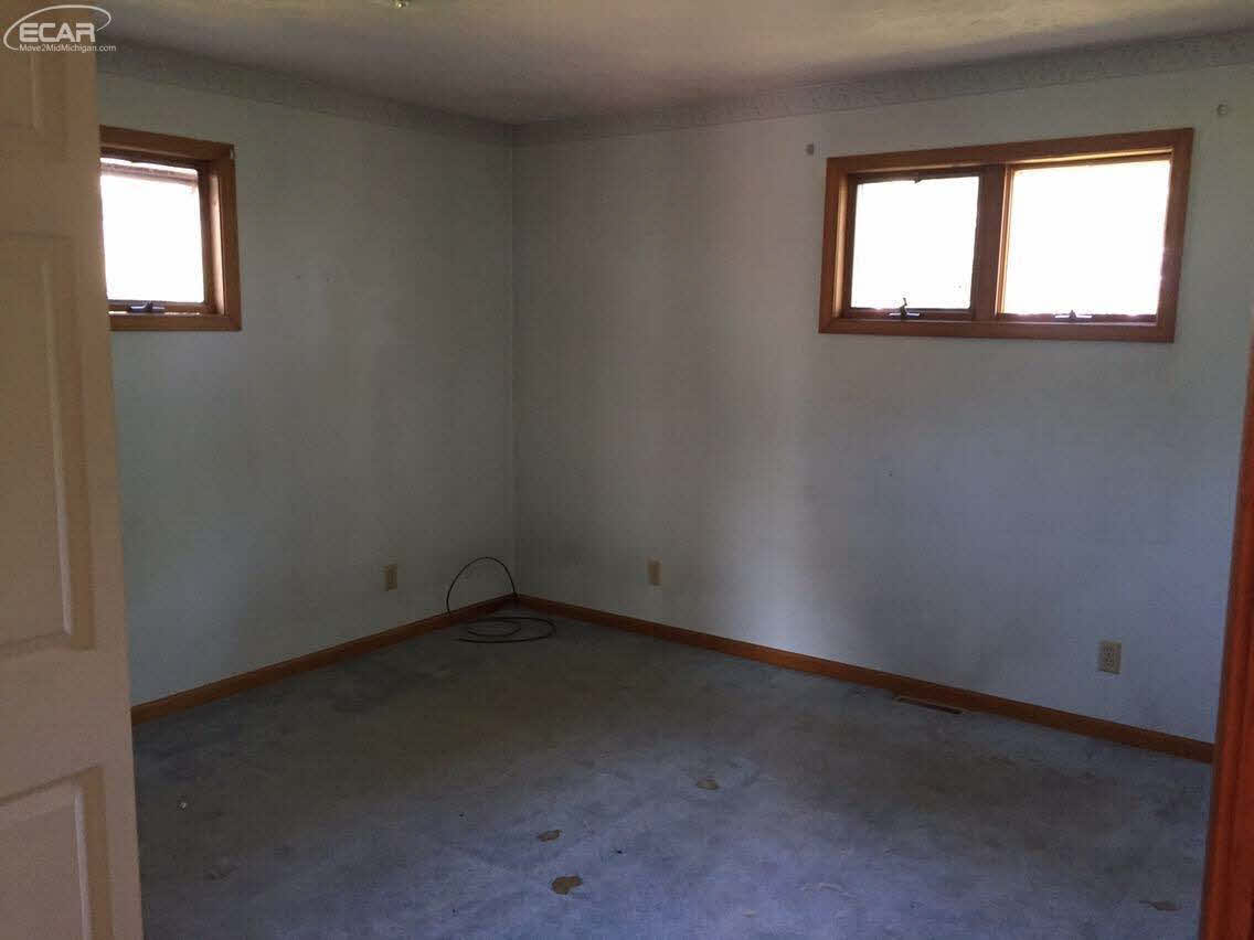 2686 Vandekarr Road Owosso, MI 48867 - Photo 23 of 25 21348609-22.JPG
