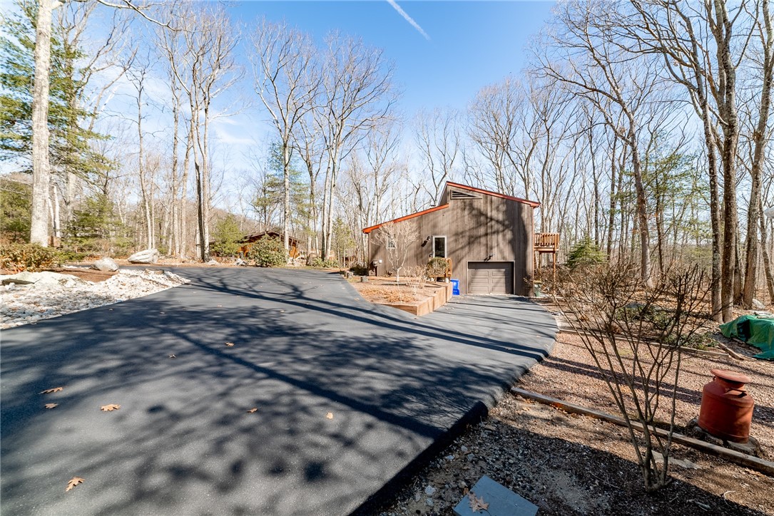21 Latham Farm Road Smithfield, RI 02917 - Photo 5 of 28 Gallery Image 5