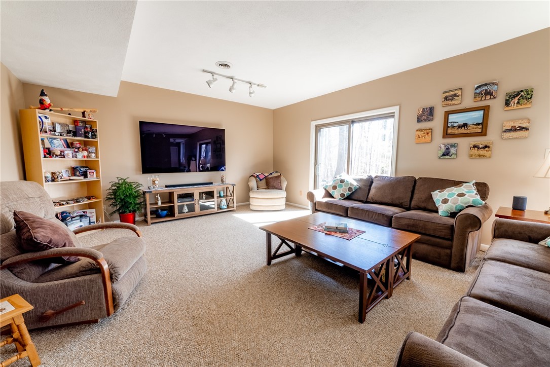 21 Latham Farm Road Smithfield, RI 02917 - Photo 7 of 28 Gallery Image 7
