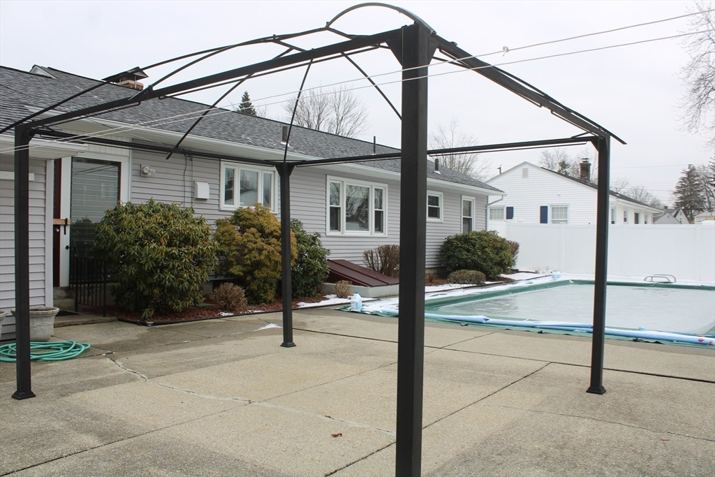 24 Metzger Place Springfield, MA 01104 - Photo 27 of 35 a view of a house with a street
