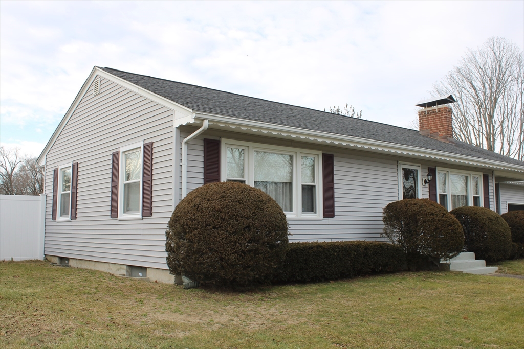 24 Metzger Place Springfield, MA 01104 - Photo 35 of 35 a house that has a window in front of it