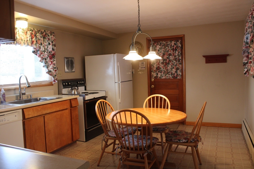 24 Metzger Place Springfield, MA 01104 - Photo 7 of 35 a dining room with furniture and window