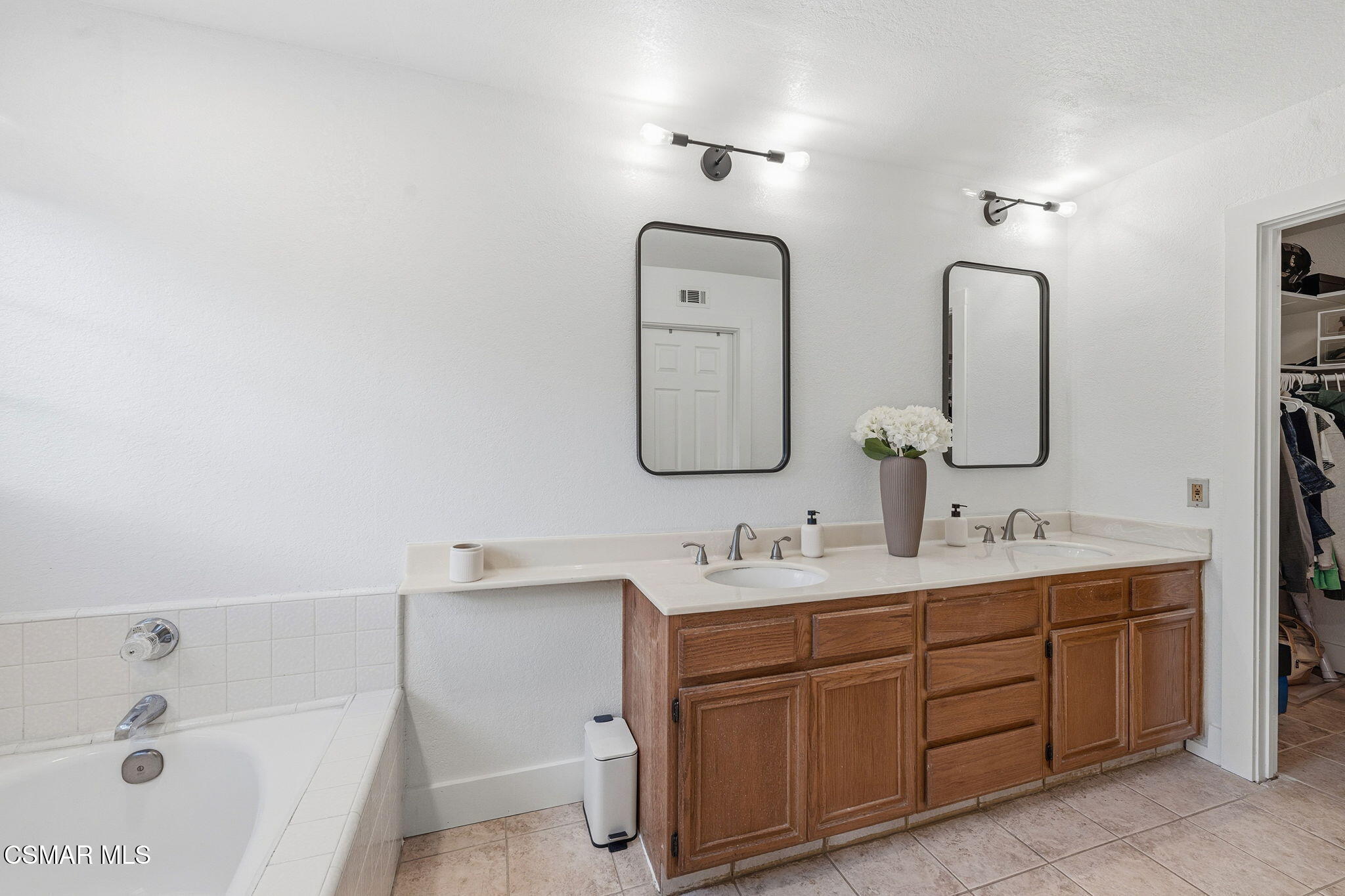 847 Links View Drive Simi Valley, CA 93065 - Photo 26 of 45 a bathroom with a double vanity sink mirror and bathtub