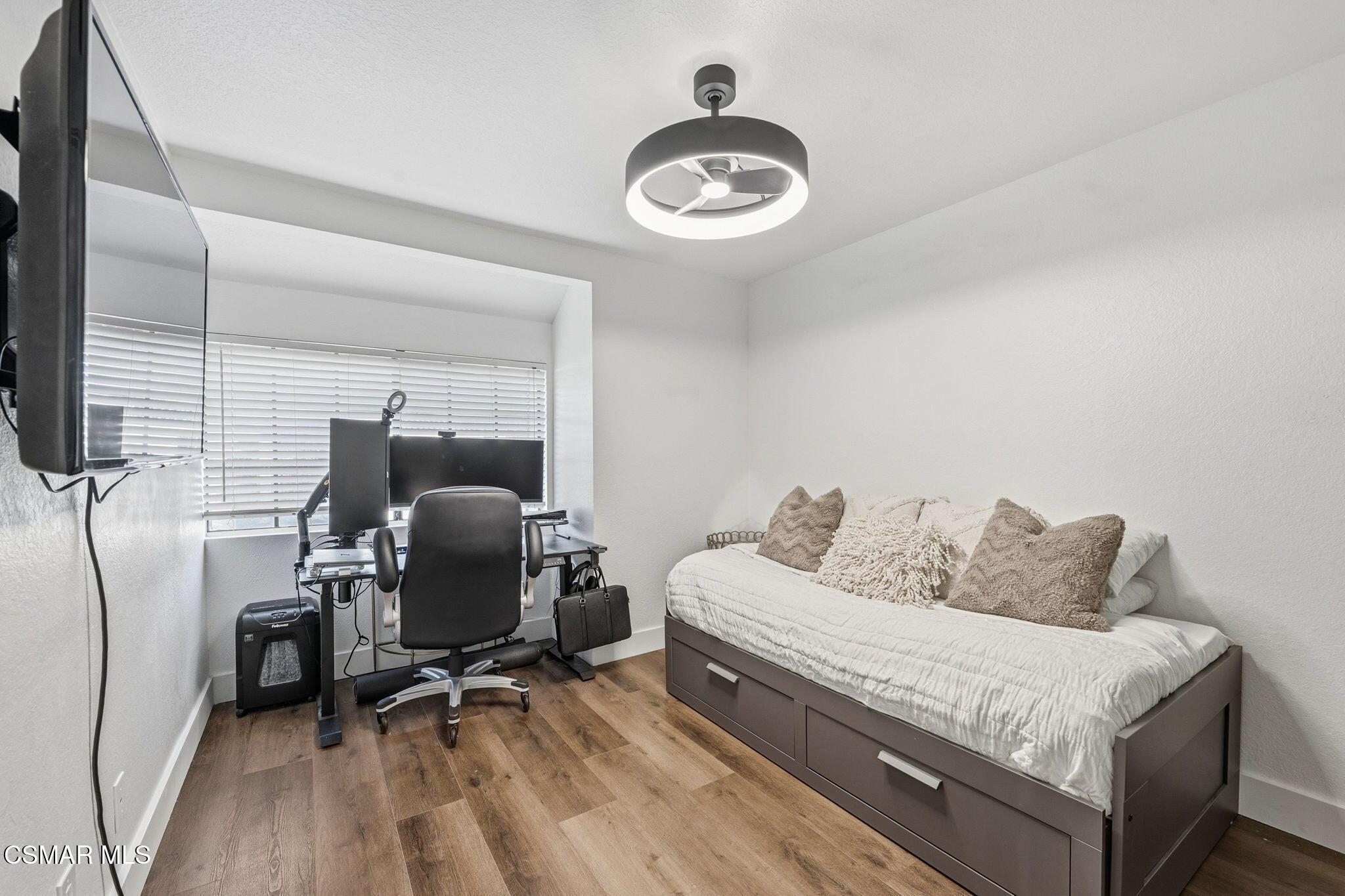 847 Links View Drive Simi Valley, CA 93065 - Photo 29 of 45 a bedroom with a bed and a chair