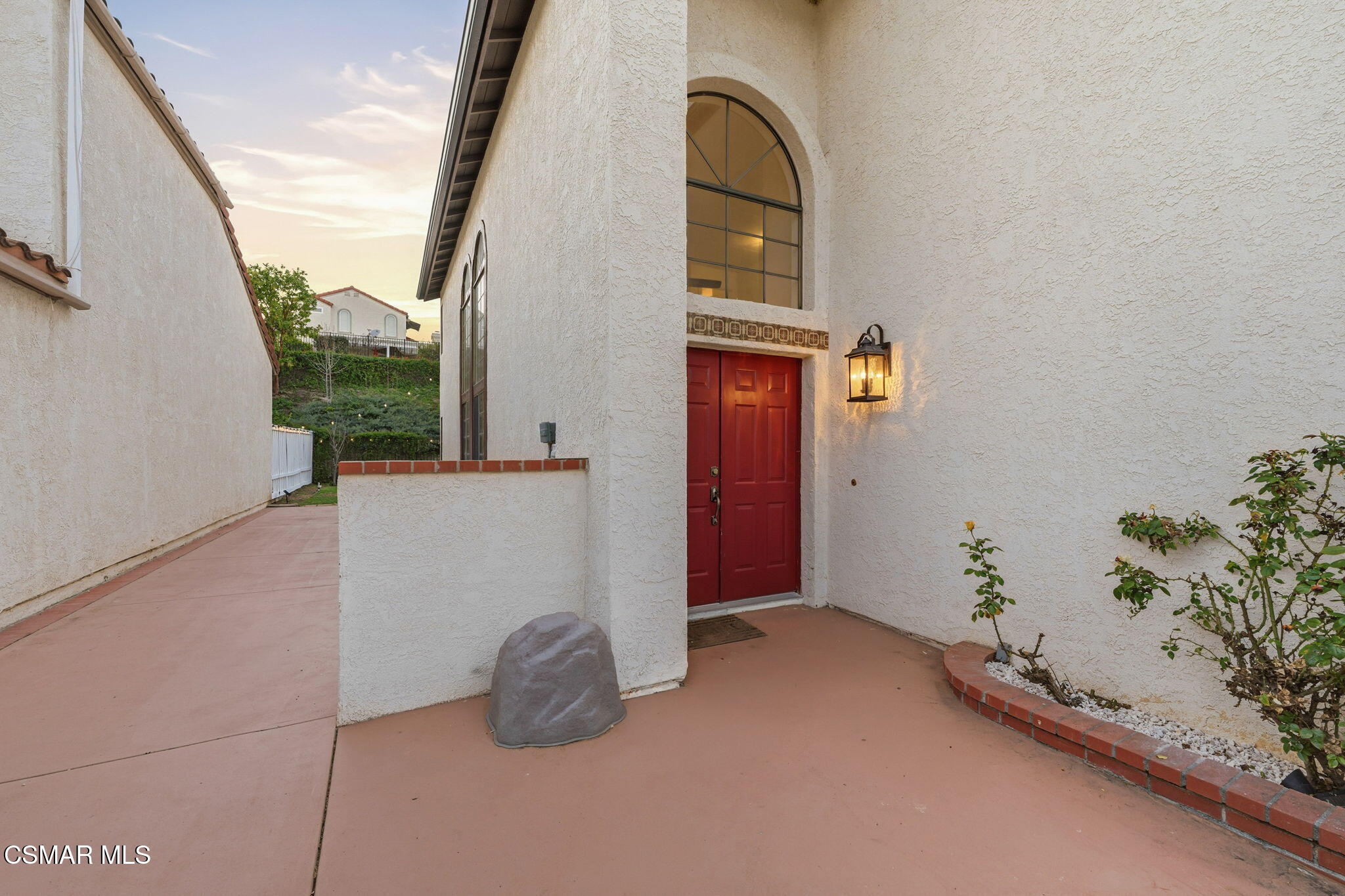 847 Links View Drive Simi Valley, CA 93065 - Photo 10 of 45 a view of an entryway