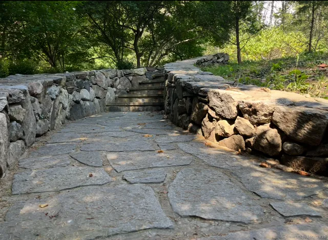 a view of an outdoor space