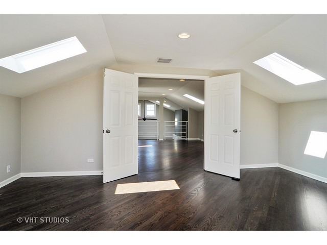 1139 West Addison Street, Unit 3 Chicago, IL 60613 - Photo 12 of 17