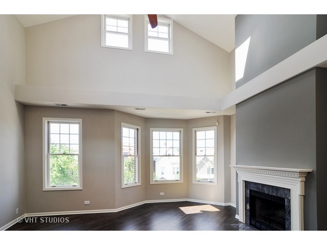 1139 West Addison Street, Unit 3 Chicago, IL 60613 - Photo 3 of 17