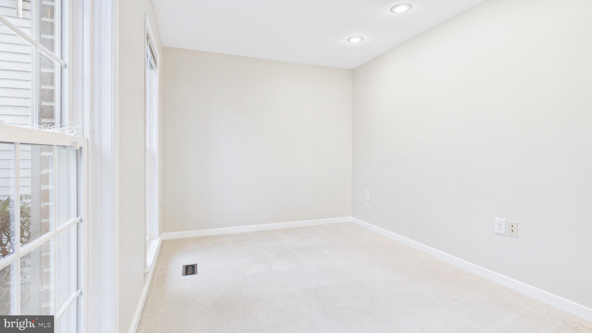 10298 Dunn Meadow Road Vienna, VA 22182 - Photo 5 of 102