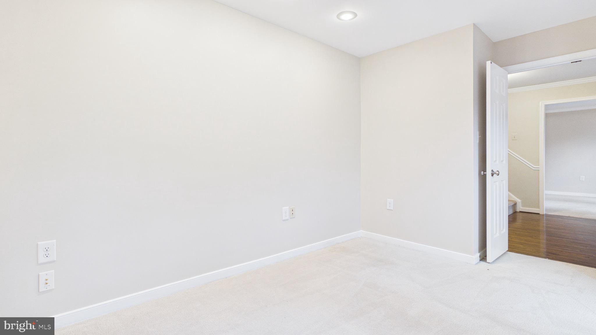 10298 Dunn Meadow Road Vienna, VA 22182 - Photo 6 of 102