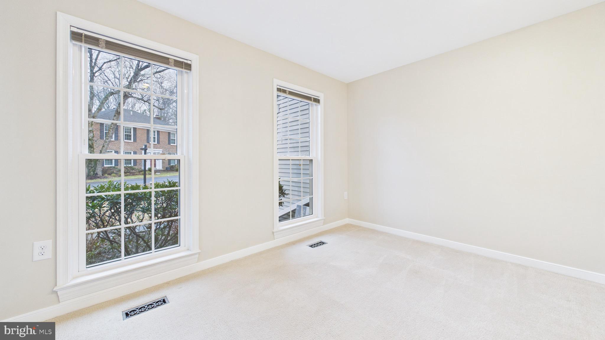 10298 Dunn Meadow Road Vienna, VA 22182 - Photo 8 of 102