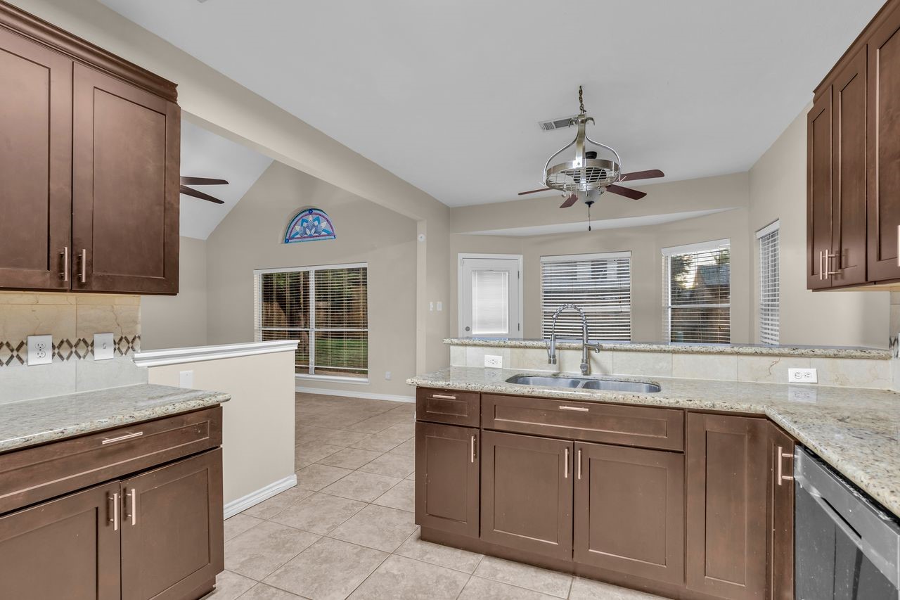 23915 Spring Oak Drive Spring, TX 77373 - Photo 6 of 37 Gallery Image 6