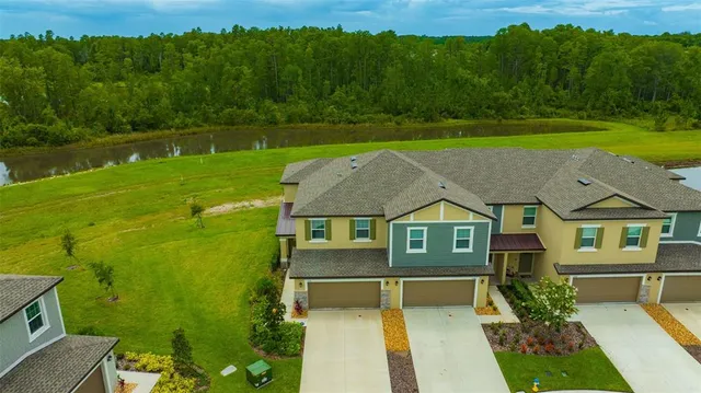 a view of an outdoor space