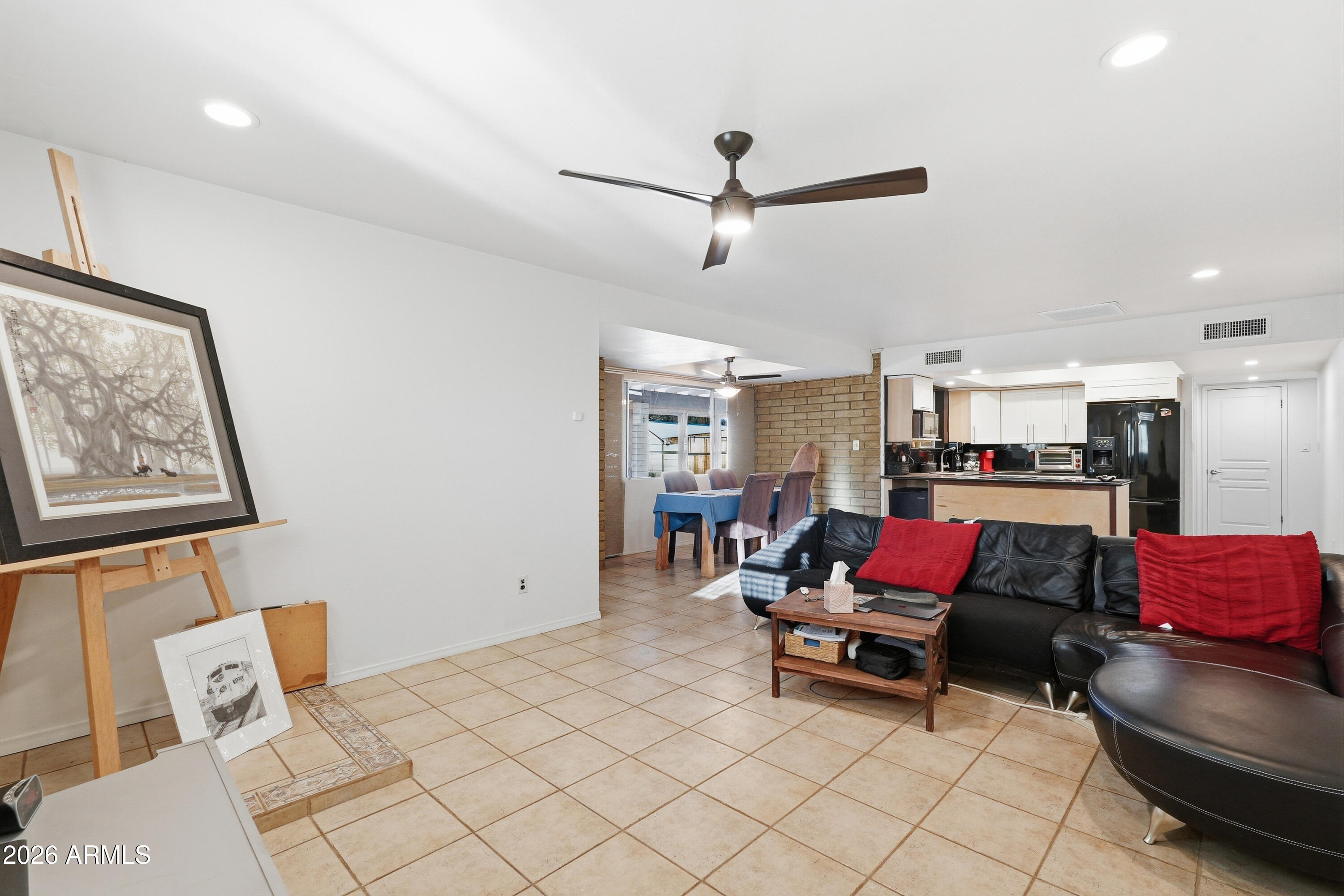 3830 East Shangri La Road Phoenix, AZ 85028 - Photo 13 of 53 a living room with furniture and kitchen view