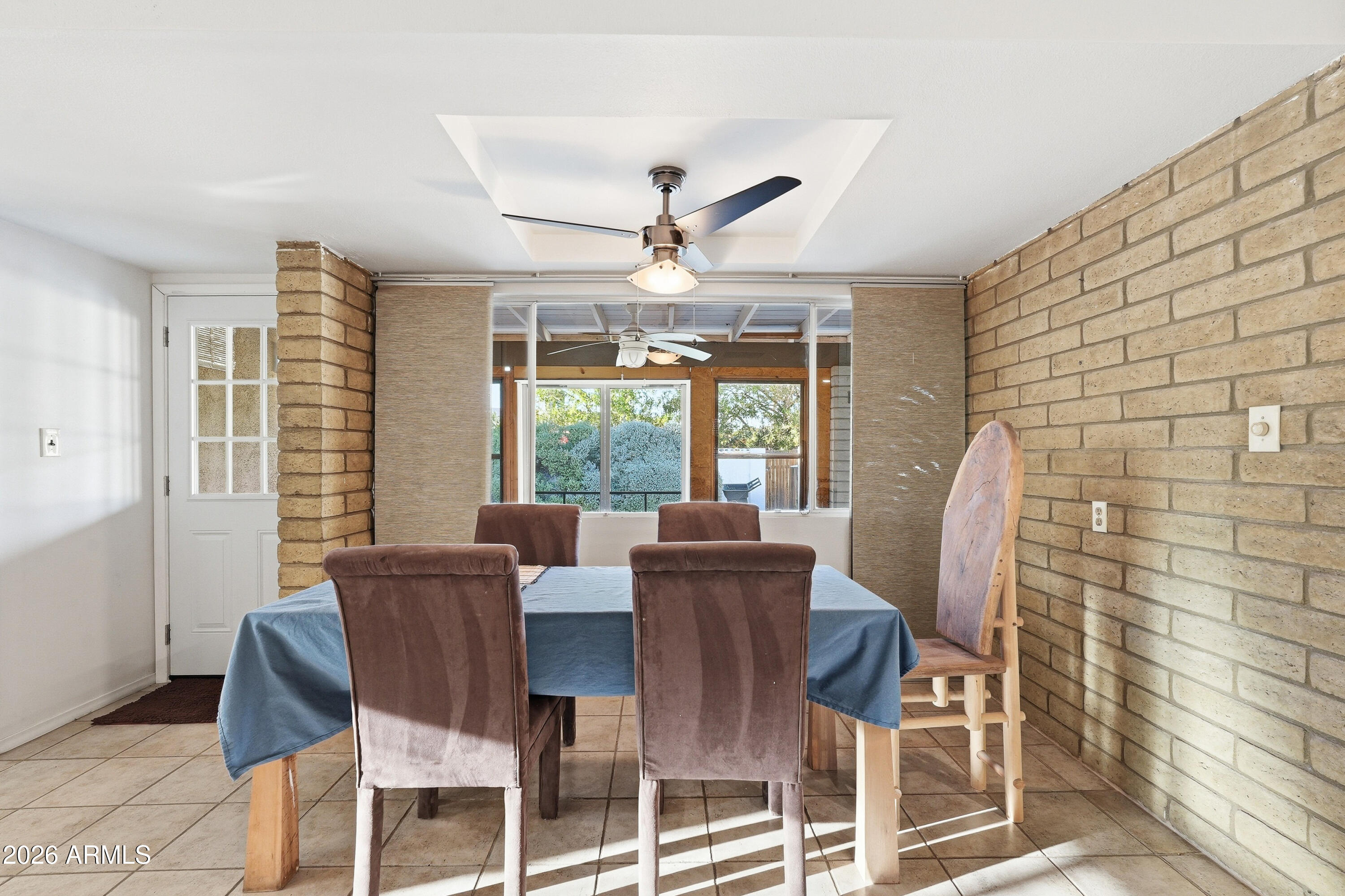 3830 East Shangri La Road Phoenix, AZ 85028 - Photo 17 of 53 a dining room with furniture and window