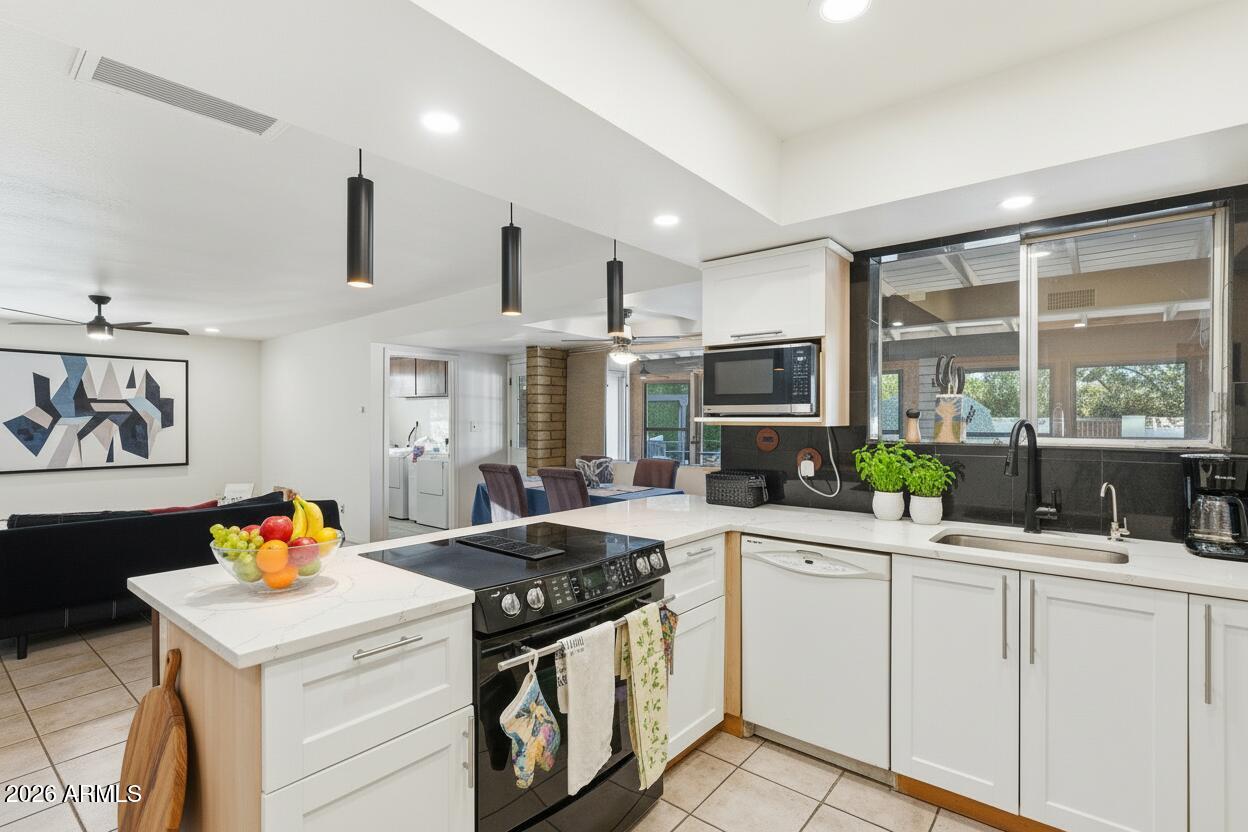 3830 East Shangri La Road Phoenix, AZ 85028 - Photo 22 of 53 Kitchen Virtual Staging