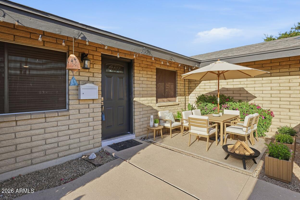3830 East Shangri La Road Phoenix, AZ 85028 - Photo 4 of 53 a patio with table and chairs