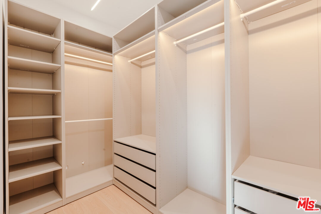 4622 Glencoe Avenue, Unit 4 Marina del Rey, CA 90292 - Photo 16 of 50