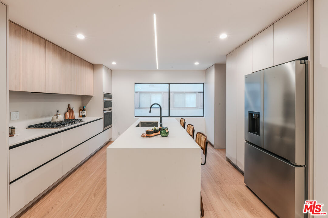 4622 Glencoe Avenue, Unit 4 Marina del Rey, CA 90292 - Photo 2 of 50