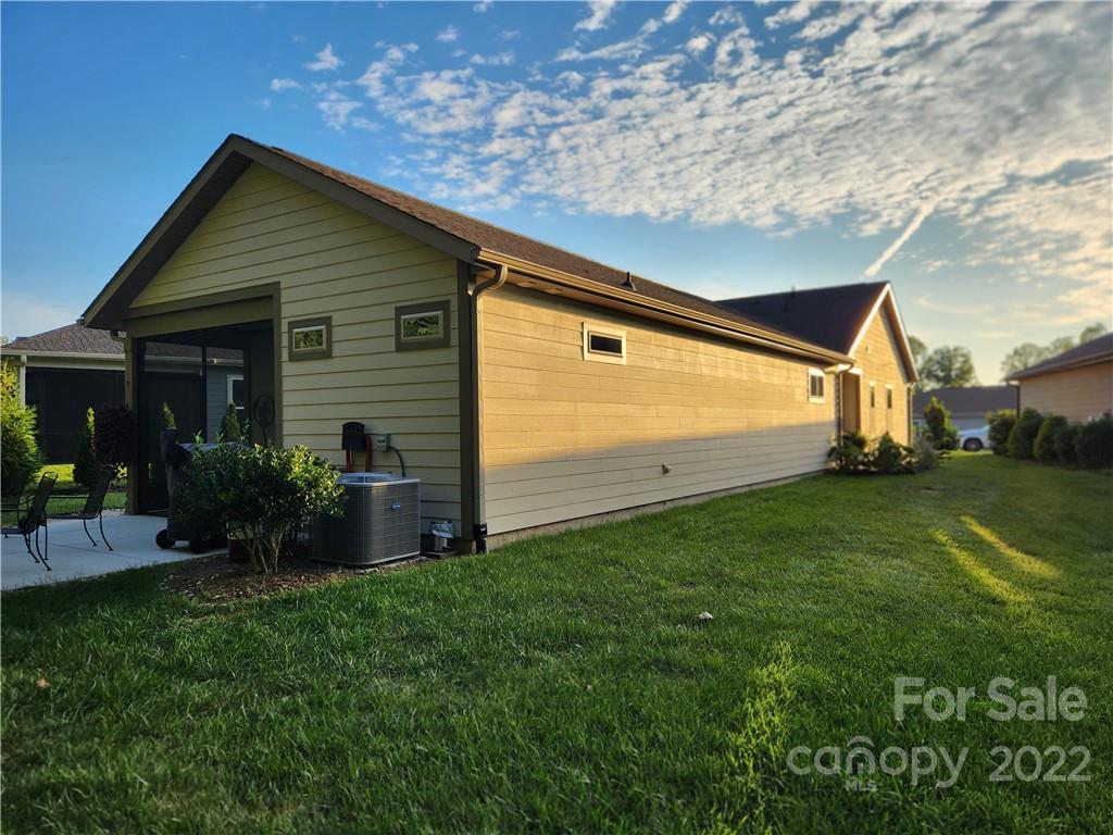 192 Flat Rock Drive Denver, NC 28037 - Photo 17 of 32 a front view of house with garden