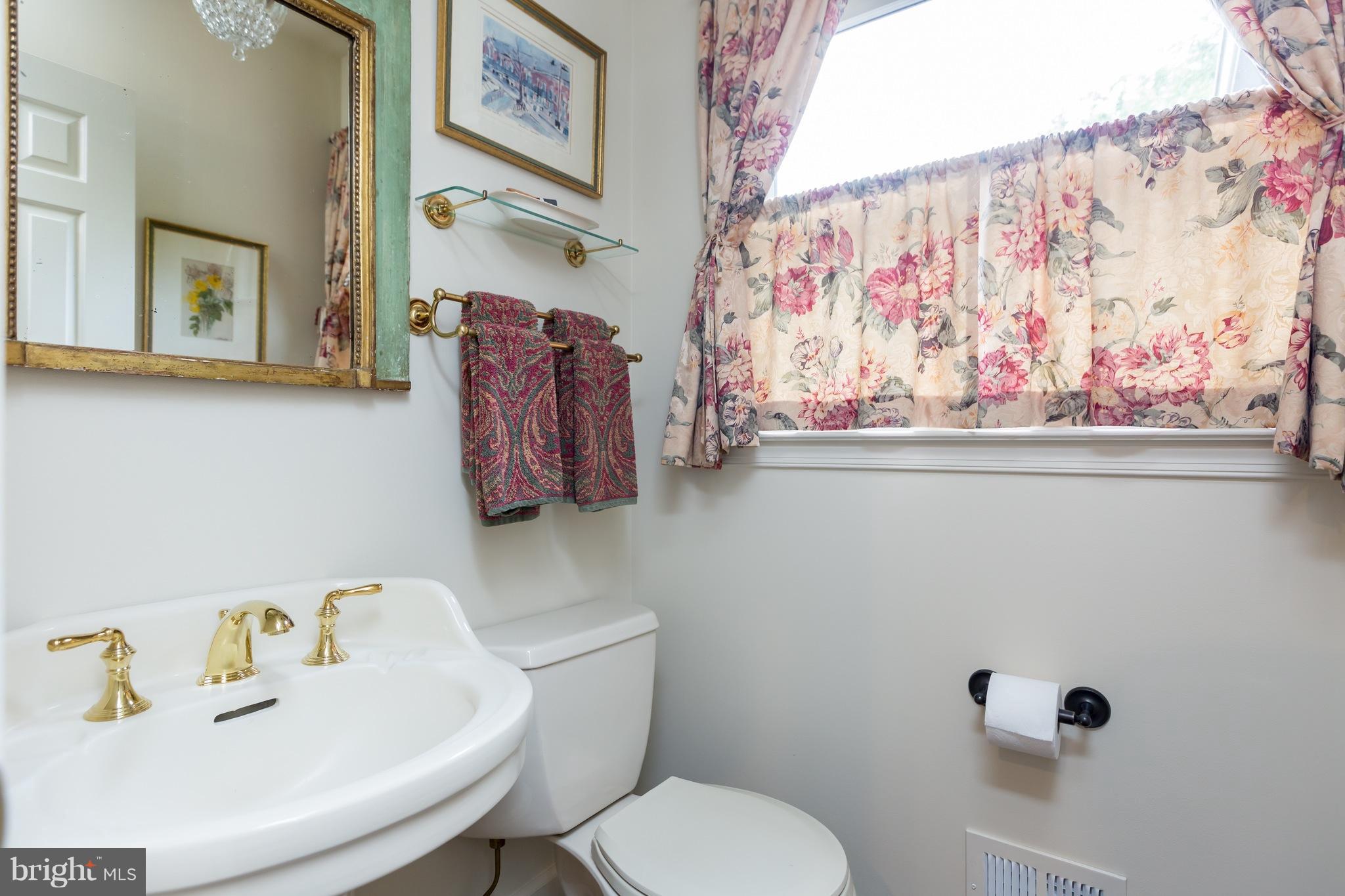 8006 Overhill Road Bethesda, MD 20814 - Photo 12 of 28 Powder Room