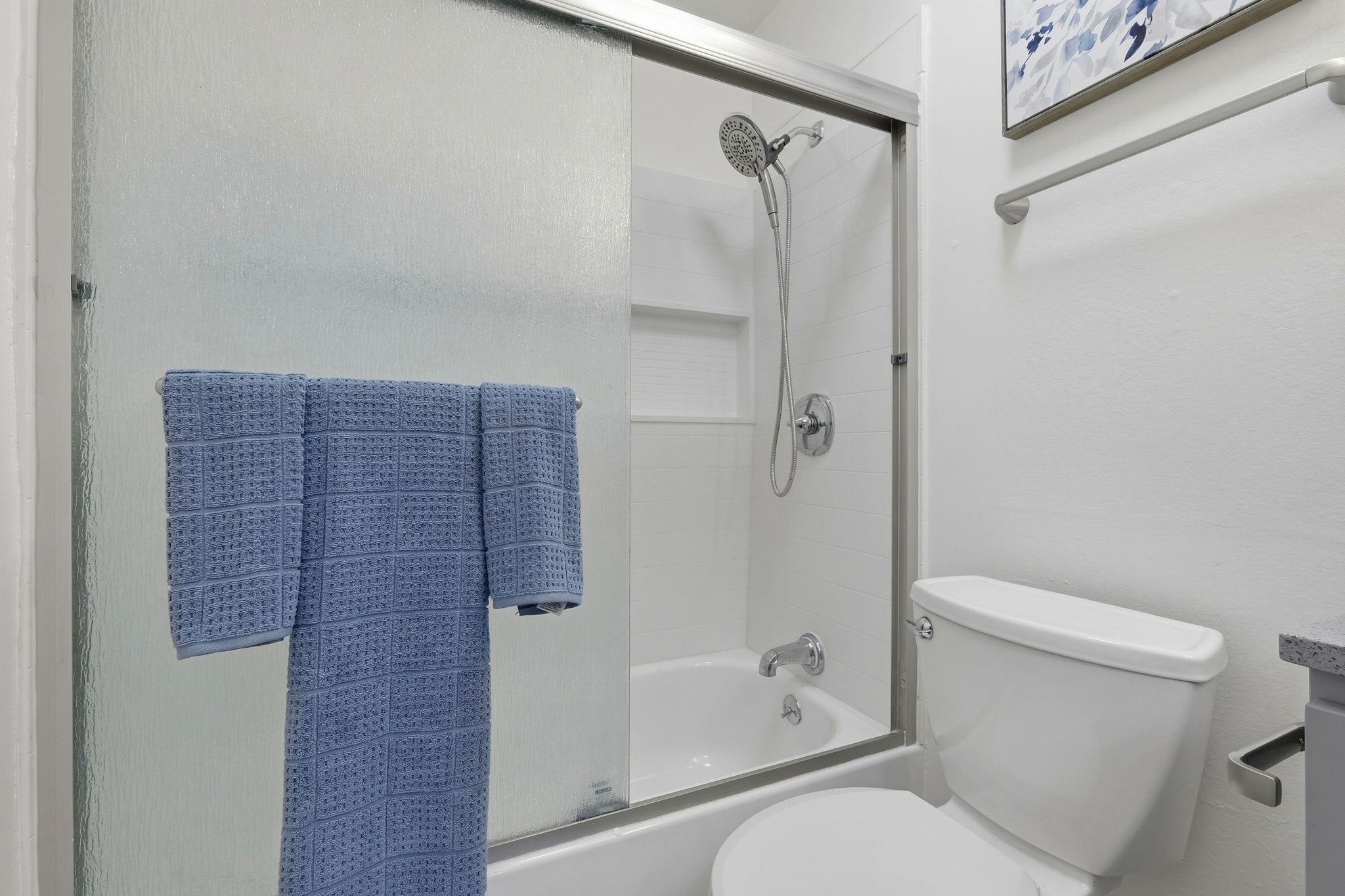 4290 Solar Circle Union City, CA 94587 - Photo 26 of 35 a bathroom with a toilet and a bathtub