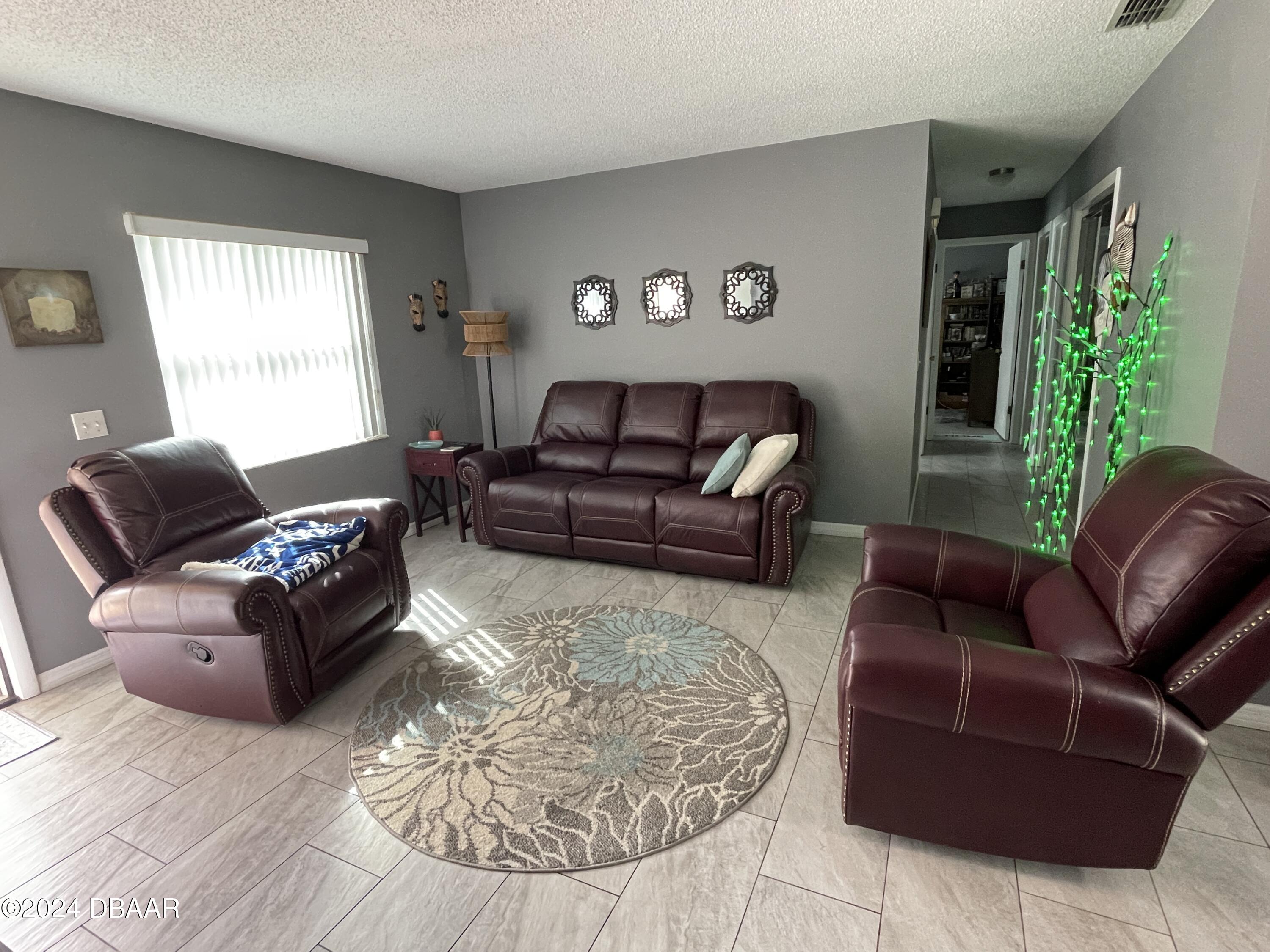 57 Laurel Oaks Circle Ormond Beach, FL 32174 - Photo 4 of 37 IMG_8828