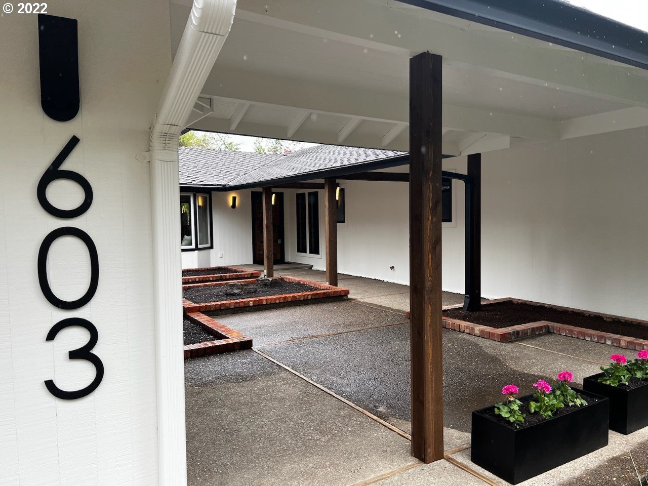 603 Atwater Road Lake Oswego, OR 97034 - Photo 2 of 32 Gallery Image 2