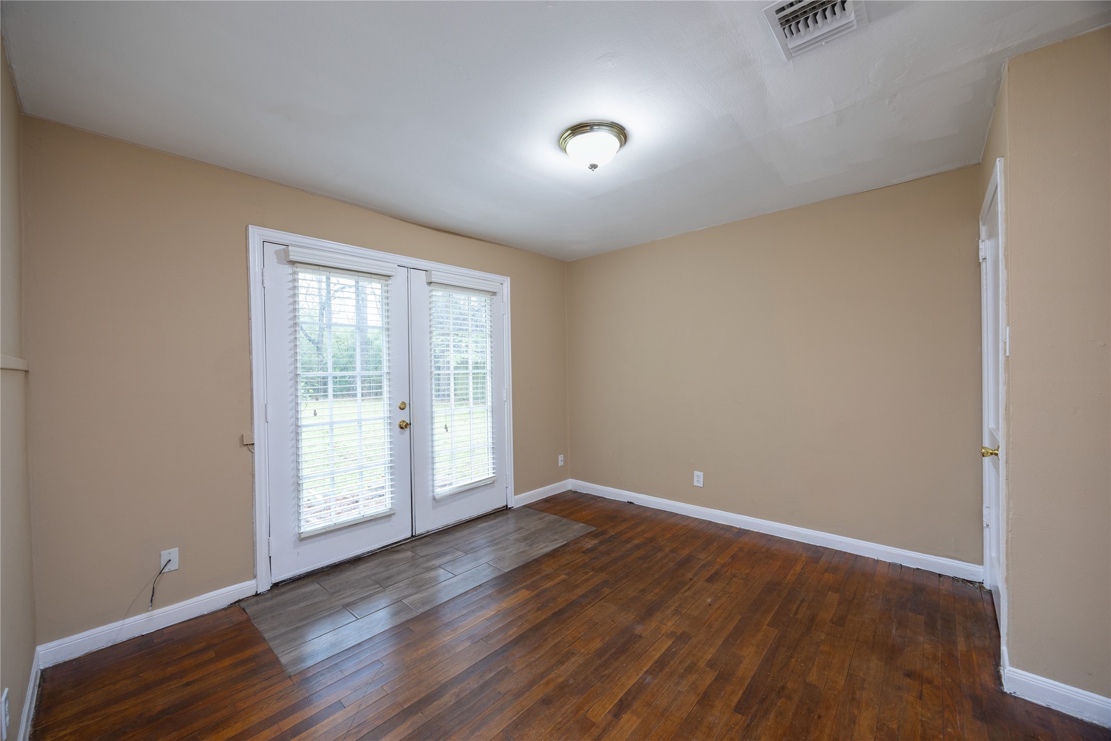 304 Harris Boulevard Conroe, TX 77301 - Photo 12 of 24