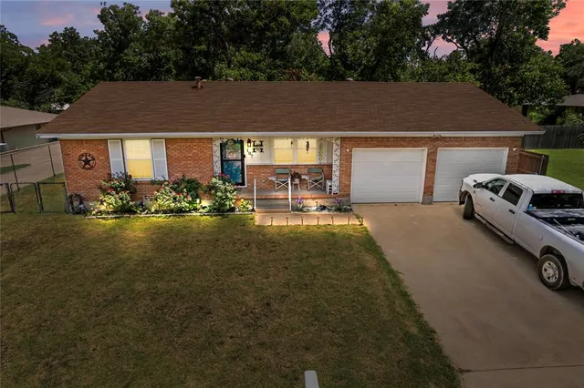 $214,000 | 107 Woodard Avenue, Cleburne, TX 76033