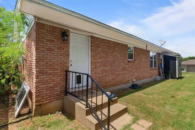 $214,000 | 107 Woodard Avenue, Cleburne, TX 76033