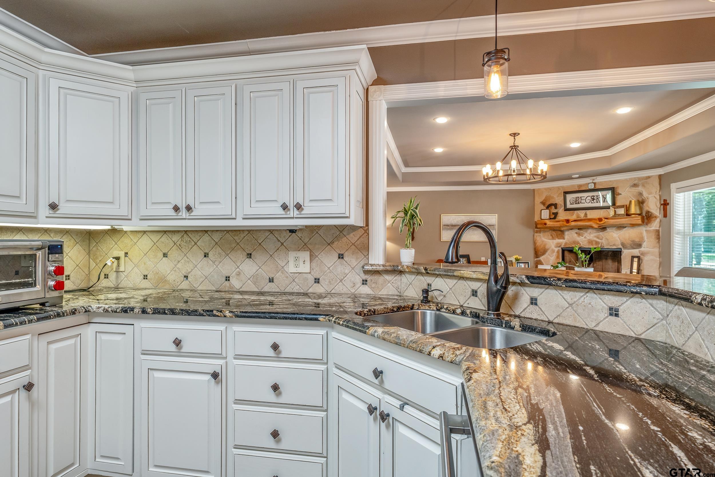 377 Utzman Road Kilgore, TX 75662 - Photo 9 of 40
