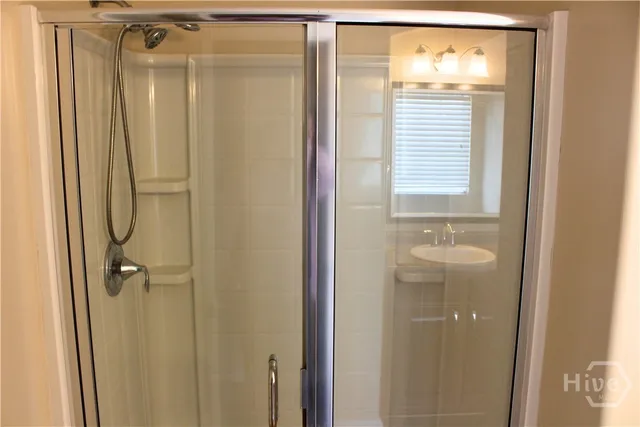 $2,400 | 216 Lake Pointe Drive, Savannah, GA 31407