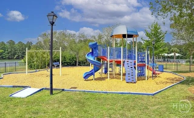 $2,400 | 216 Lake Pointe Drive, Savannah, GA 31407