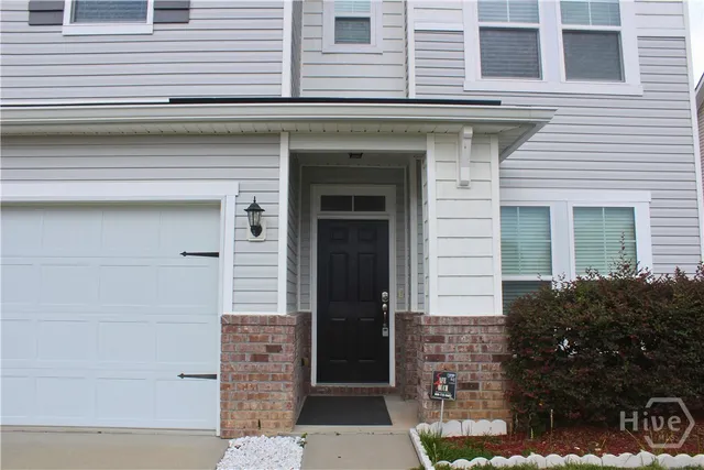 $2,400 | 216 Lake Pointe Drive, Savannah, GA 31407