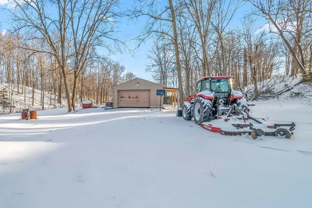 $1,499,000 | 10001 Pioneer Road, Osseo, MI 49266