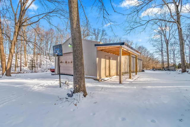 $1,499,000 | 10001 Pioneer Road, Osseo, MI 49266