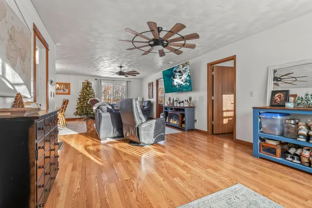 $1,499,000 | 10001 Pioneer Road, Osseo, MI 49266