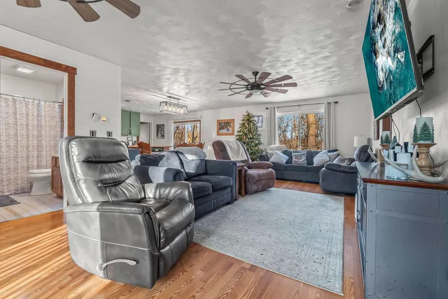 $1,499,000 | 10001 Pioneer Road, Osseo, MI 49266