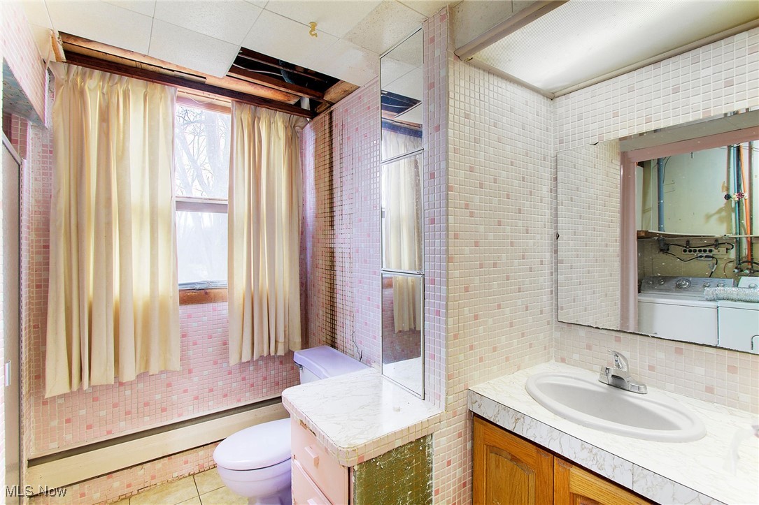 5334 Ridge Avenue Southeast Canton, OH 44707 - Photo 35 of 47 Full bath off of rec room.
